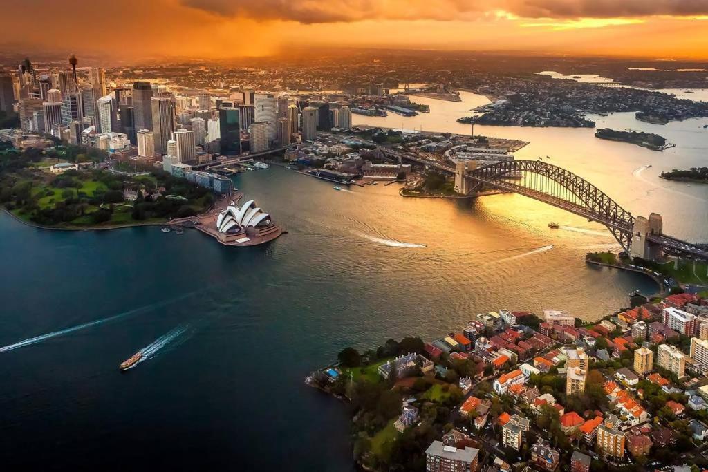 Spacious Quadruple - Nearby Station And Park - Close To Chinatown - Shared Bathroom Guest house Sydney